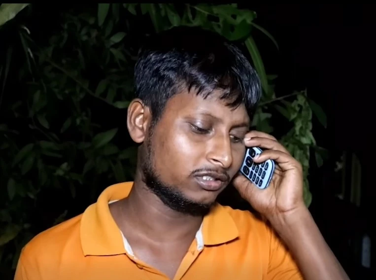 গাইবান্ধায় যেভাবে কণ্ঠ নকল করে মোবাইল ব্যাংকিং প্রতারণার ফাঁদ পাতেন প্রতারক (ভিডিও)